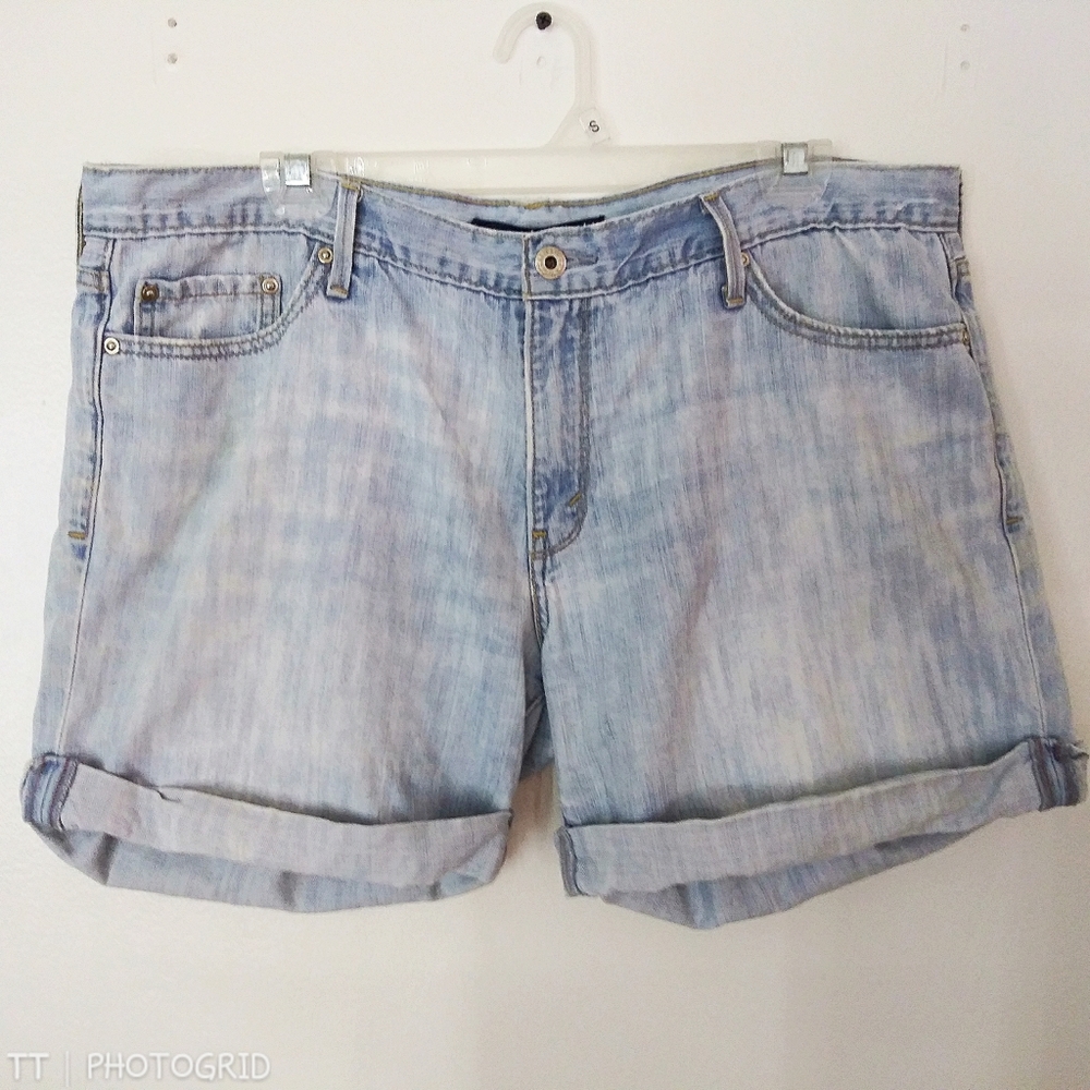 Levis Boyfriend jean shorts
